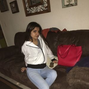 Meet your Posher, Jasmine